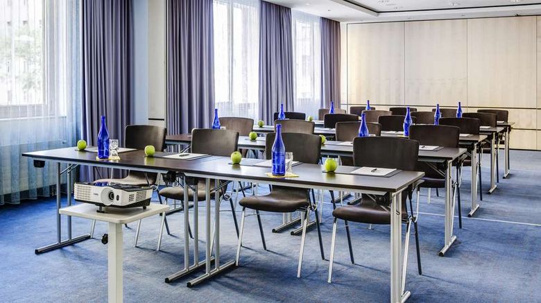 <b>IntercityHotel Wien Meeting</b>. Images powered by <a href="https://iceportal.shijigroup.com/" title="IcePortal" target="_blank">IcePortal</a>.