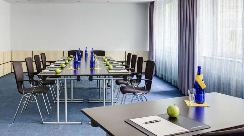 <b>IntercityHotel Wien Meeting</b>. Images powered by <a href="https://iceportal.shijigroup.com/" title="IcePortal" target="_blank">IcePortal</a>.