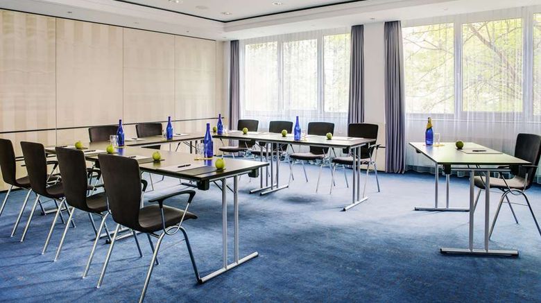 <b>IntercityHotel Wien Meeting</b>. Images powered by <a href="https://iceportal.shijigroup.com/" title="IcePortal" target="_blank">IcePortal</a>.
