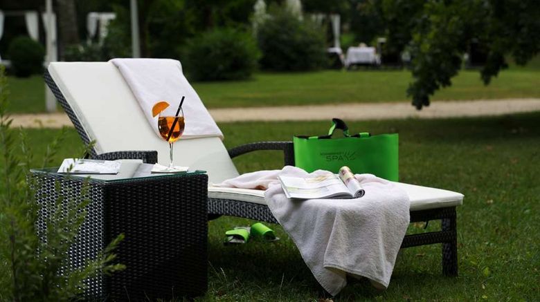 <b>Steigenberger Hotel Der Sonnenhof Recreation</b>. Images powered by <a href="https://iceportal.shijigroup.com/" title="IcePortal" target="_blank">IcePortal</a>.