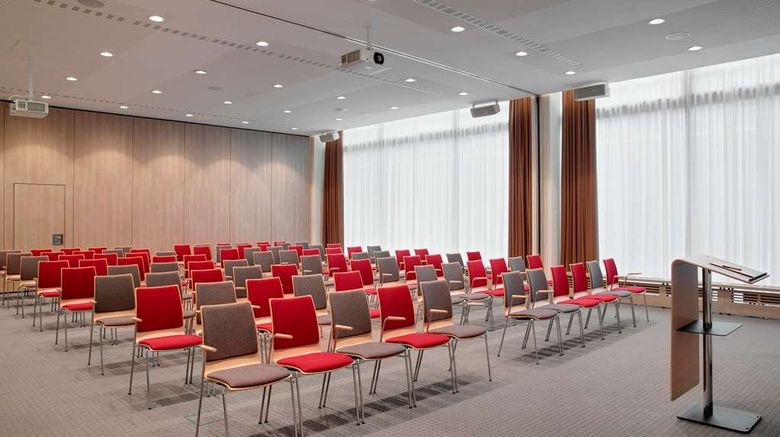 <b>IntercityHotel Hauptbahnhof Sud Meeting</b>. Images powered by <a href="https://iceportal.shijigroup.com/" title="IcePortal" target="_blank">IcePortal</a>.