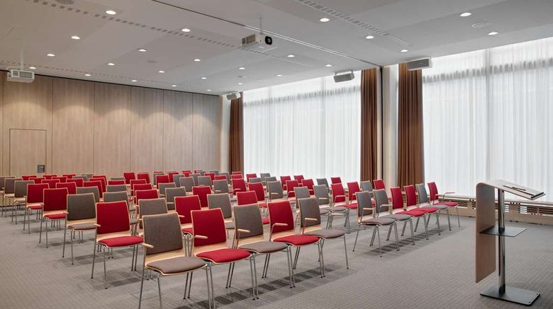 <b>IntercityHotel Hauptbahnhof Sud Meeting</b>. Images powered by <a href="https://iceportal.shijigroup.com/" title="IcePortal" target="_blank">IcePortal</a>.