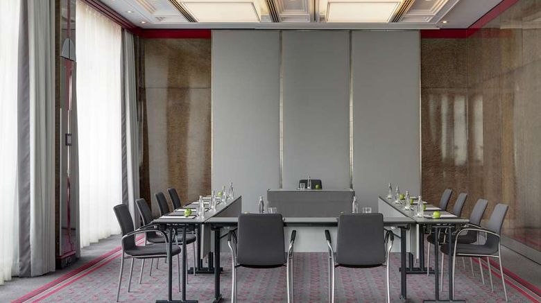 <b>Steigenberger Airport Hotel Meeting</b>. Images powered by <a href="https://iceportal.shijigroup.com/" title="IcePortal" target="_blank">IcePortal</a>.