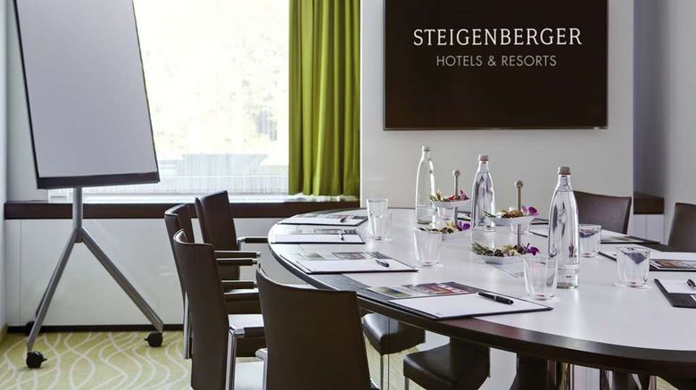 <b>Steigenberger Airport Hotel Meeting</b>. Images powered by <a href="https://iceportal.shijigroup.com/" title="IcePortal" target="_blank">IcePortal</a>.