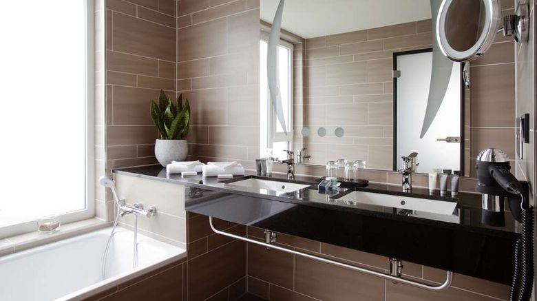<b>Steigenberger Parkhotel Braunschweig Room</b>. Images powered by <a href="https://iceportal.shijigroup.com/" title="IcePortal" target="_blank">IcePortal</a>.
