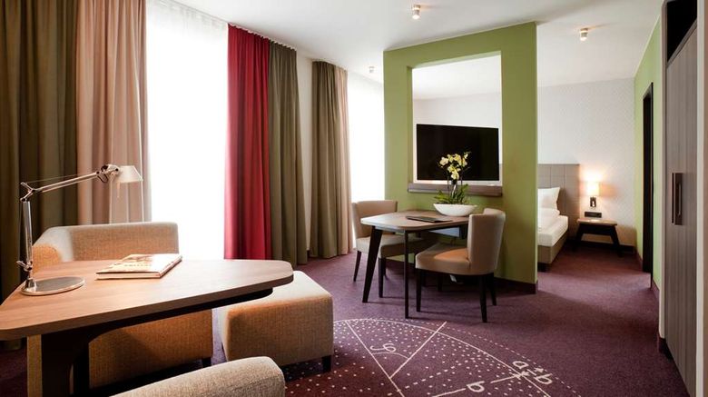 <b>Steigenberger Parkhotel Braunschweig Room</b>. Images powered by <a href="https://iceportal.shijigroup.com/" title="IcePortal" target="_blank">IcePortal</a>.