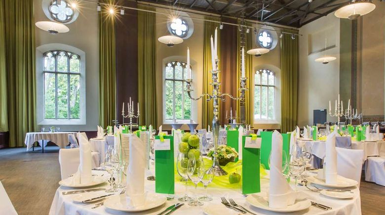 <b>Steigenberger Parkhotel Braunschweig Ballroom</b>. Images powered by <a href="https://iceportal.shijigroup.com/" title="IcePortal" target="_blank">IcePortal</a>.