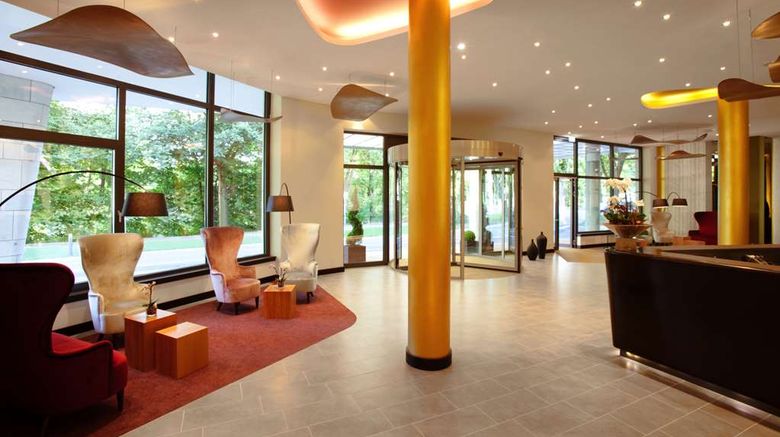 <b>Steigenberger Parkhotel Braunschweig Lobby</b>. Images powered by <a href="https://iceportal.shijigroup.com/" title="IcePortal" target="_blank">IcePortal</a>.