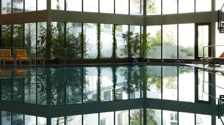 <b>Steigenberger Hotel Bad Neuenahr Pool</b>. Images powered by <a href="https://iceportal.shijigroup.com/" title="IcePortal" target="_blank">IcePortal</a>.