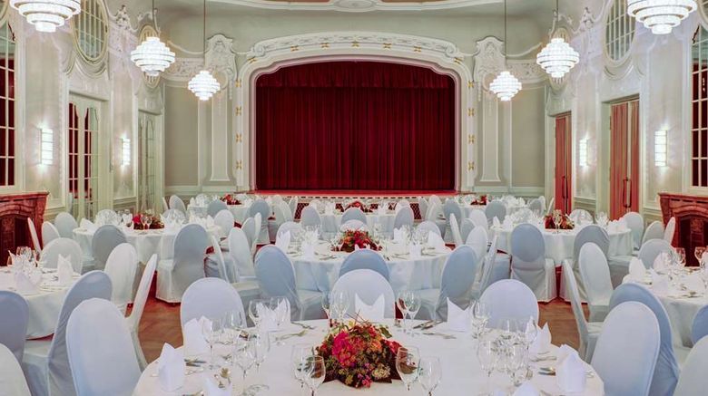 <b>Steigenberger Hotel Bad Neuenahr Ballroom</b>. Images powered by <a href="https://iceportal.shijigroup.com/" title="IcePortal" target="_blank">IcePortal</a>.