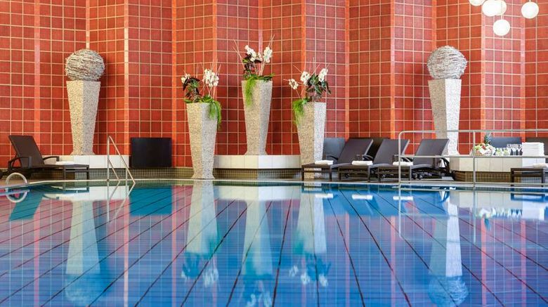 <b>Steigenberger Hotel Bad Neuenahr Pool</b>. Images powered by <a href="https://iceportal.shijigroup.com/" title="IcePortal" target="_blank">IcePortal</a>.
