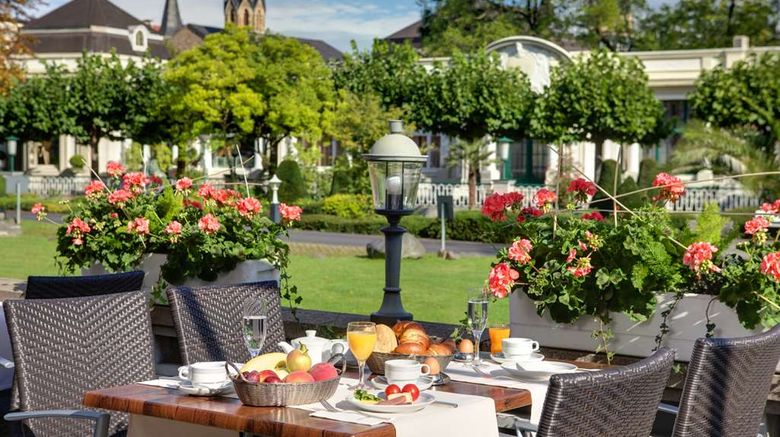 <b>Steigenberger Hotel Bad Neuenahr Restaurant</b>. Images powered by <a href="https://iceportal.shijigroup.com/" title="IcePortal" target="_blank">IcePortal</a>.