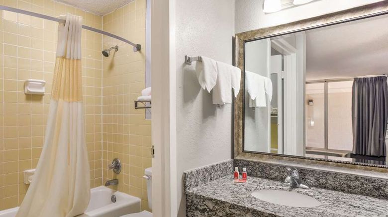 <b>Econo Lodge Cave City Room</b>. Images powered by <a href="https://iceportal.shijigroup.com/" title="IcePortal" target="_blank">IcePortal</a>.