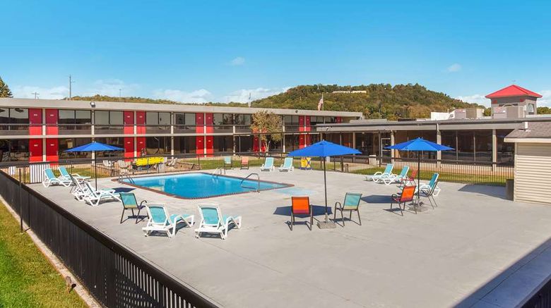 <b>Econo Lodge Cave City Pool</b>. Images powered by <a href="https://iceportal.shijigroup.com/" title="IcePortal" target="_blank">IcePortal</a>.