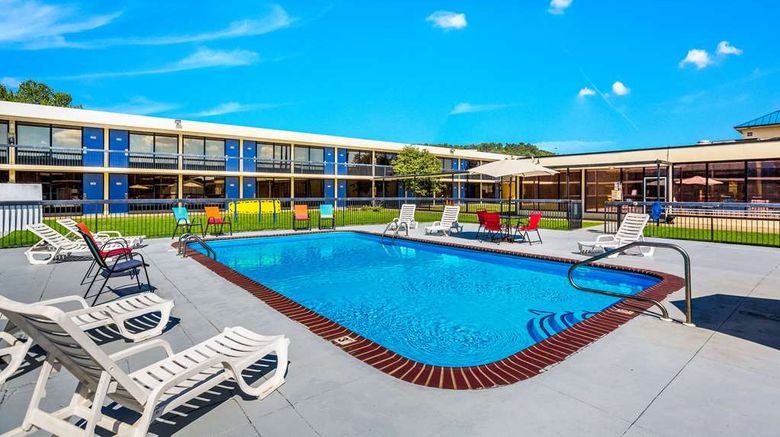 <b>Econo Lodge Cave City Pool</b>. Images powered by <a href="https://iceportal.shijigroup.com/" title="IcePortal" target="_blank">IcePortal</a>.