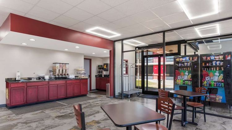 Econo Lodge Cave City Lobby