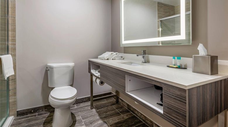 <b>The Waves Hotel an Ascend Hotel Room</b>. Images powered by <a href="https://iceportal.shijigroup.com/" title="IcePortal" target="_blank">IcePortal</a>.