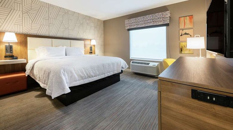 <b>Hampton Inn & Suites Charlottetown Room</b>. Images powered by <a href="https://iceportal.shijigroup.com/" title="IcePortal" target="_blank">IcePortal</a>.