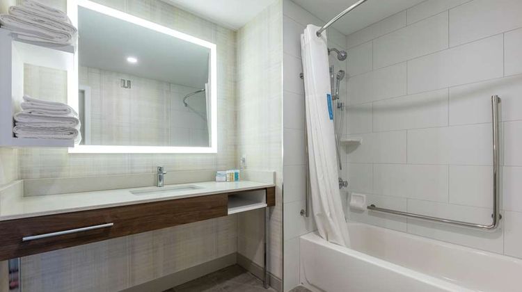 Hampton Inn & Suites Charlottetown Room