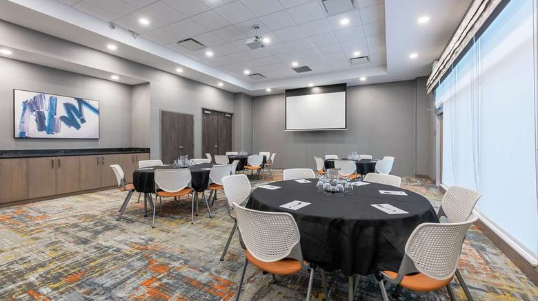 <b>Hampton Inn & Suites Charlottetown Meeting</b>. Images powered by <a href="https://iceportal.shijigroup.com/" title="IcePortal" target="_blank">IcePortal</a>.