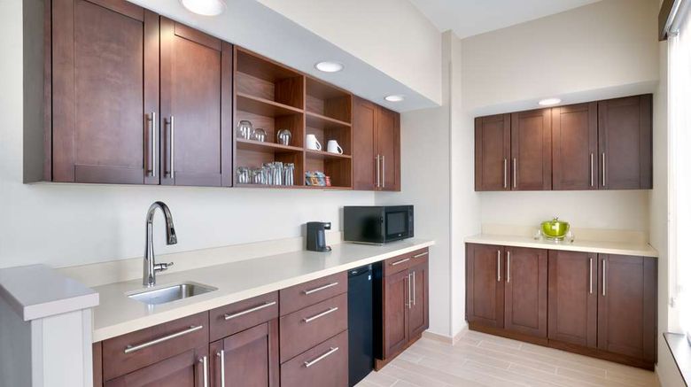 <b>Hyatt Place Anchorage Midtown Suite</b>. Images powered by <a href="https://iceportal.shijigroup.com/" title="IcePortal" target="_blank">IcePortal</a>.