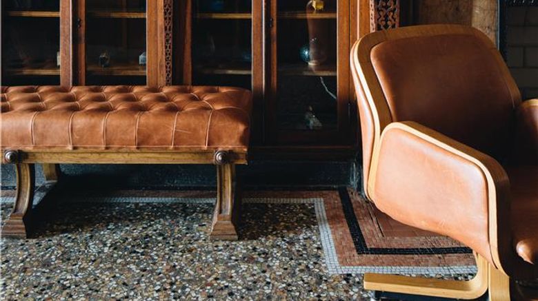 <b>Chicago Athletic Association Hotel Suite</b>. Images powered by <a href="https://iceportal.shijigroup.com/" title="IcePortal" target="_blank">IcePortal</a>.