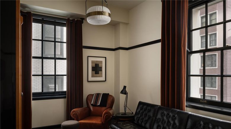<b>Chicago Athletic Association Hotel Suite</b>. Images powered by <a href="https://iceportal.shijigroup.com/" title="IcePortal" target="_blank">IcePortal</a>.