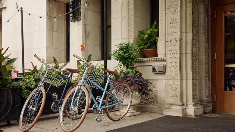 <b>Chicago Athletic Association Hotel Recreation</b>. Images powered by <a href="https://iceportal.shijigroup.com/" title="IcePortal" target="_blank">IcePortal</a>.