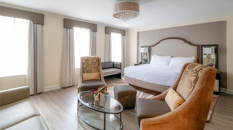 Park South Hotel Suite
