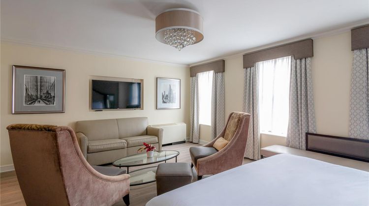 Park South Hotel Suite