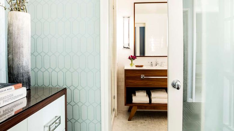 <b>Laurel Inn Room</b>. Images powered by <a href="https://iceportal.shijigroup.com/" title="IcePortal" target="_blank">IcePortal</a>.