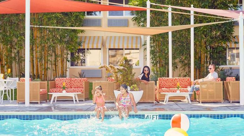 <b>Wild Palms Hotel Pool</b>. Images powered by <a href="https://iceportal.shijigroup.com/" title="IcePortal" target="_blank">IcePortal</a>.