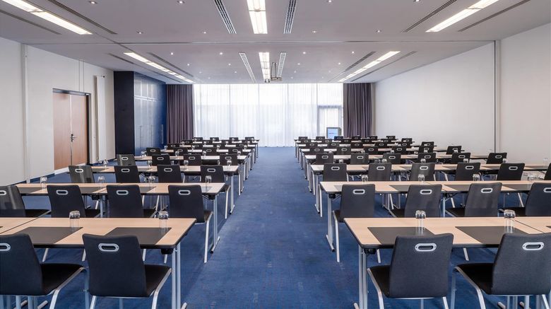 <b>IntercityHotel Frankfurt Airport Meeting</b>. Images powered by <a href="https://iceportal.shijigroup.com/" title="IcePortal" target="_blank">IcePortal</a>.
