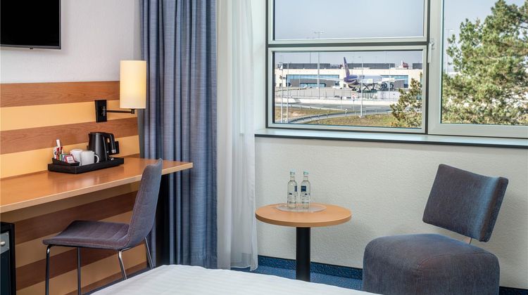 IntercityHotel Frankfurt Airport Room