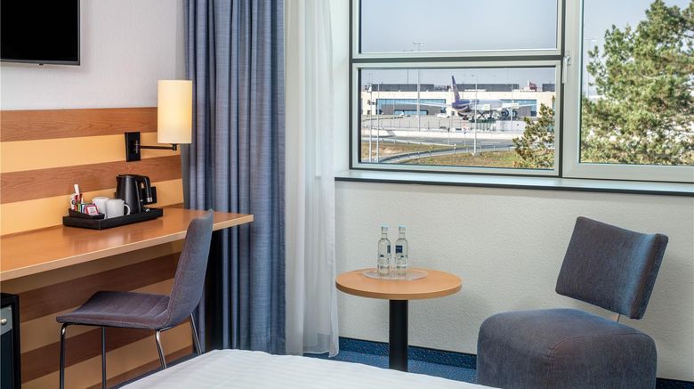 <b>IntercityHotel Frankfurt Airport Room</b>. Images powered by <a href="https://iceportal.shijigroup.com/" title="IcePortal" target="_blank">IcePortal</a>.