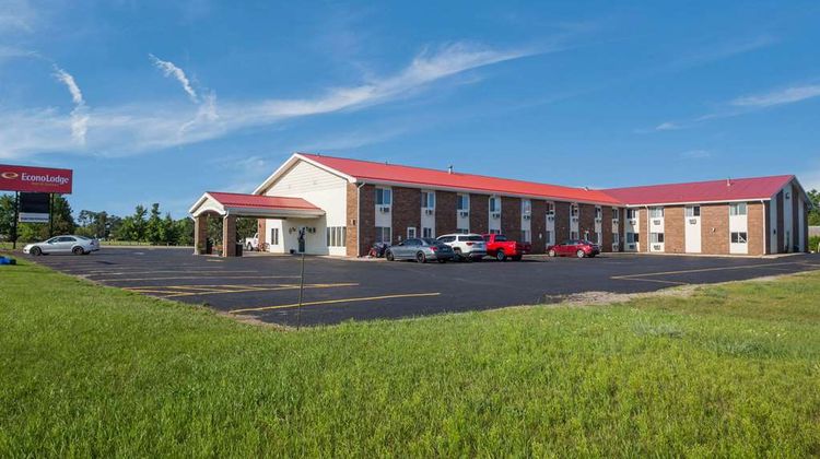 Econo Lodge Inn & Suites Escanaba Exterior