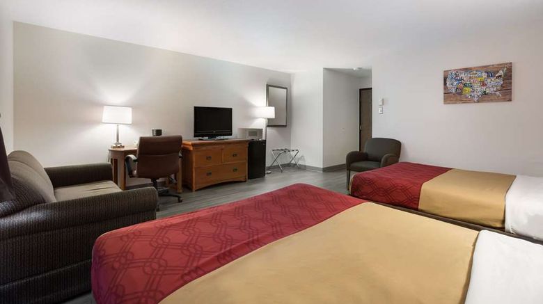 <b>Econo Lodge Inn & Suites Escanaba Room</b>. Images powered by <a href="https://iceportal.shijigroup.com/" title="IcePortal" target="_blank">IcePortal</a>.