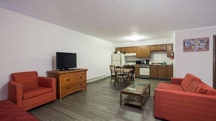 Econo Lodge Inn & Suites Escanaba Suite