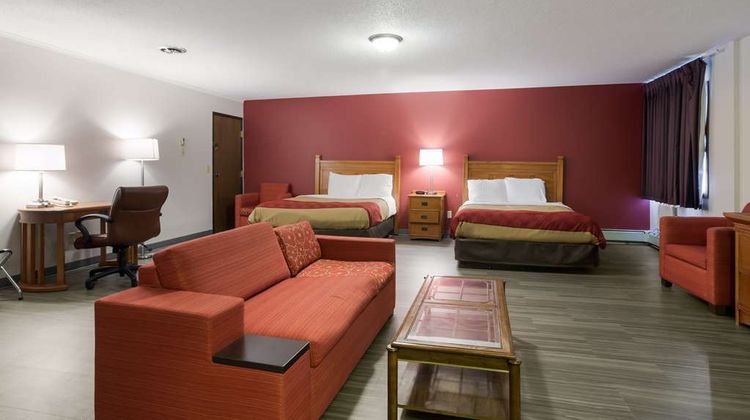 Econo Lodge Inn & Suites Escanaba Suite