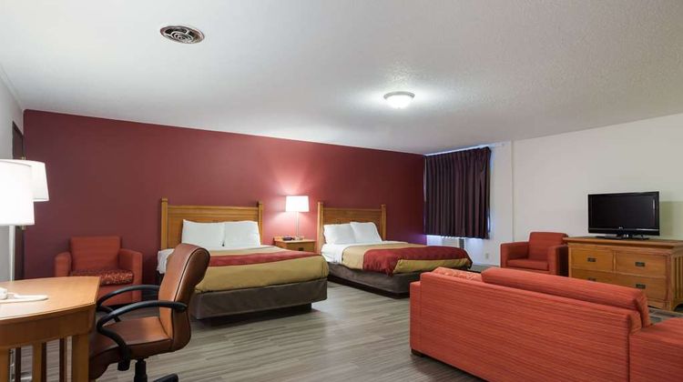 Econo Lodge Inn & Suites Escanaba Suite