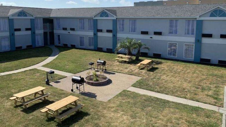 Days Inn by Wyndham Rockport TX Exterior. Images powered by <a href="https://iceportal.shijigroup.com" target="_blank" rel="noopener">Ice Portal</a>.