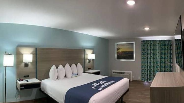 Days Inn by Wyndham Rockport TX Room