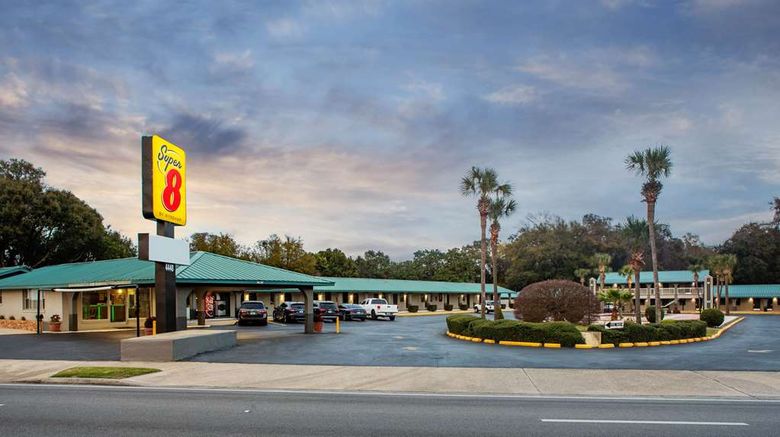 <b>Super 8 by Wyndham Pensacola West Exterior</b>. Images powered by <a href="https://iceportal.shijigroup.com/" title="IcePortal" target="_blank">IcePortal</a>.