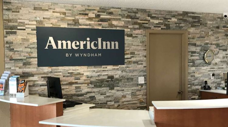 AmericInn by Wyndham Prairie du Chien Lobby