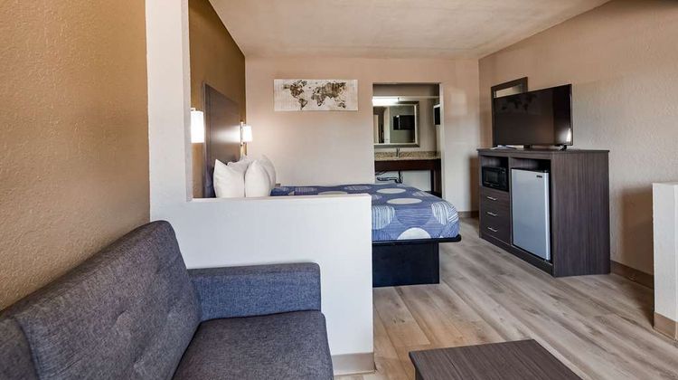 SureStay Hotel by Best Western Olathe Room