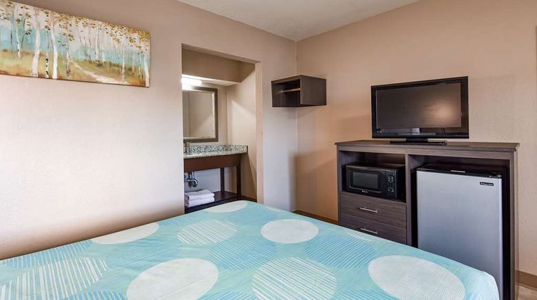 <b>SureStay Hotel by Best Western Olathe Room</b>. Images powered by <a href="https://iceportal.shijigroup.com/" title="IcePortal" target="_blank">IcePortal</a>.