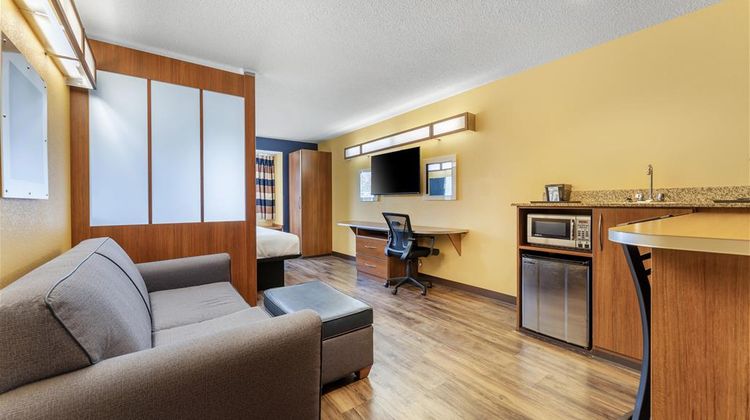 SureStay Plus Hotel Keyser Room