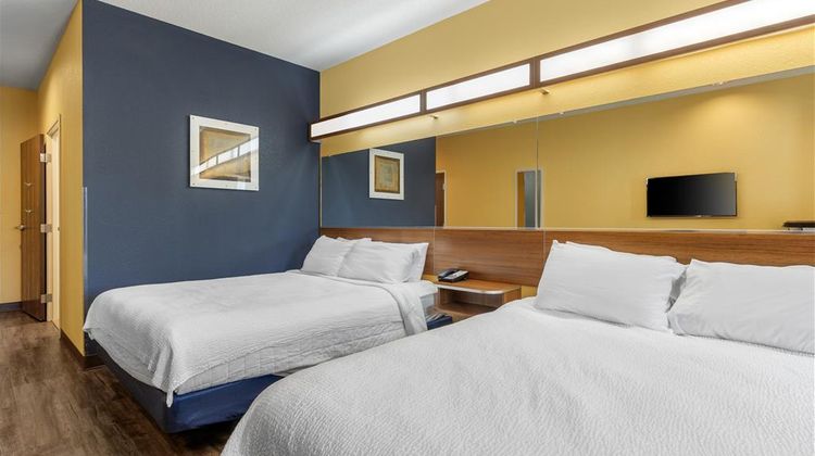 SureStay Plus Hotel Keyser Room