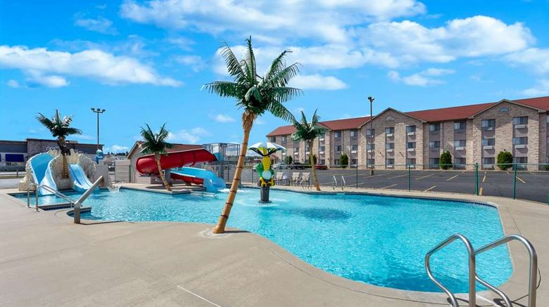 <b>Wingate by Wyndham Wisconsin Dells Pool</b>. Images powered by <a href="https://iceportal.shijigroup.com/" title="IcePortal" target="_blank">IcePortal</a>.