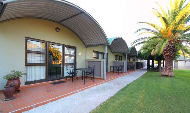 Kalahari Arms Hotel Exterior